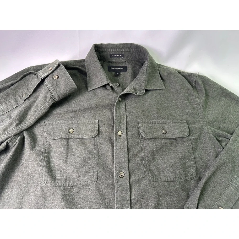 Banana Republic Mens XL Gray Button Down Shirt Soft Minimalist‎ Dark Academia